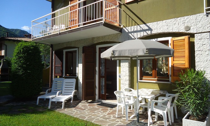 Idro Appartement | DIRECTEMENT SUR LA PLAGE / LAC, appartement jusqu'à 4 personnes, piscine et jardin, Villa Soghetta type S2