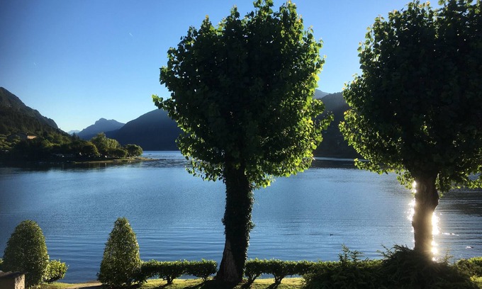 Idro Appartement | DIRECTEMENT SUR LA PLAGE / LAC, appartement jusqu'à 4 personnes, piscine et jardin, Villa Soghetta type S3