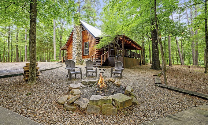 Smithville Cabine | PATCH BRIAR: Lac North Broken Bow, 2 chambres, 1 salle de bain, étang de pêche, animaux domestiques permis