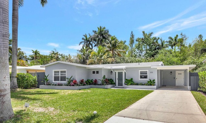 River Oaks Maison | Discover Luxury Living minutes from Beaches and Downtown Las Olas.