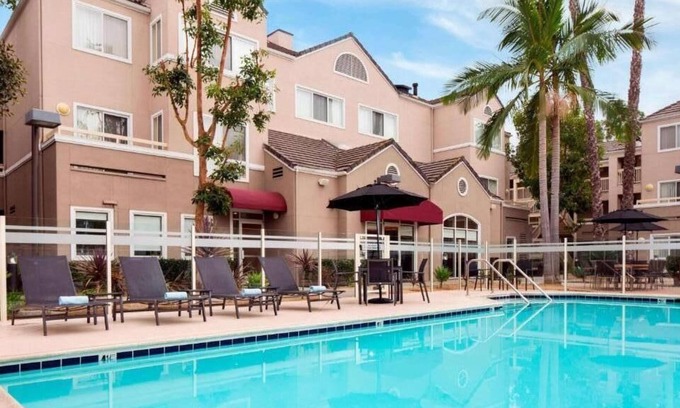 Carmel Mountain Ranch Maison | Discover the Best of Carmel Mountain Area! W/ Private Kitchenette! Pets allowed!