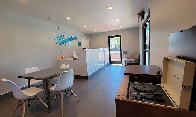 Newhall Hôtel | Discover the Best Santa Clara Has to Offer! 4 Units with FREE Parking!