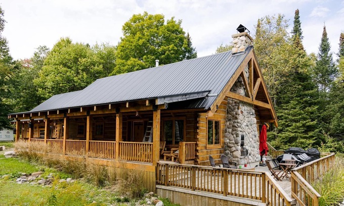 Highlands East Cottage | Discover the Creekside Escape: Your Private Retreat in Nature's Embrace