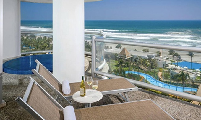 Diamante Station Balnéaire | Discover the utmost level of opulence at Acapulco. 1 or 2 bd suites available