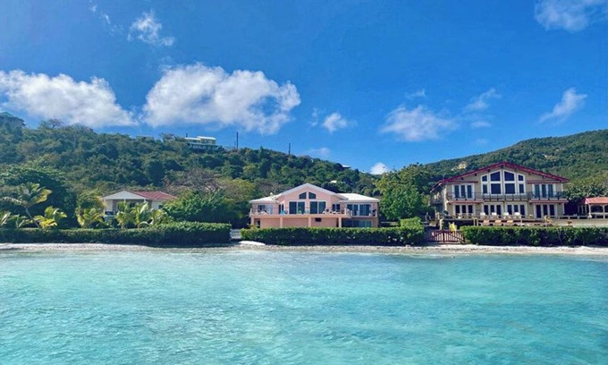 Johnson Bay Villa | Rénovations terminées! Venez séjourner dans notre belle villa en bord de mer!