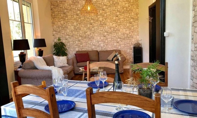 Faymoreau Villa | Découvrez la Villa Des Moulins - Piscine chauffée & Jacuzzi