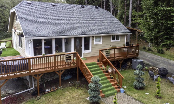 Carrolls Maison | Discover Your Serenity: A Hidden Gem Awaits at our Serene Cottage In The Woods