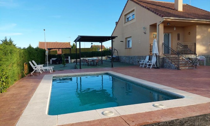 Zarzuela del Monte Maison | Disfrutar y relajarse en el Robledal