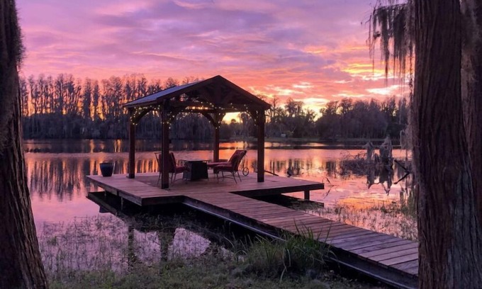 Land O' Lakes Appartement | Lakefront Studio with Amenities.