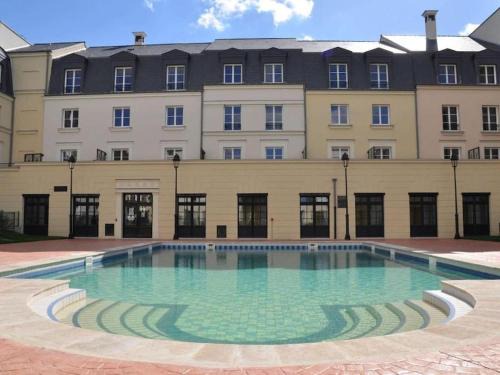 Serris Appartement | Disneyland Deluxe flat, outside pool, Climatisation, 1 min to Disney Parks