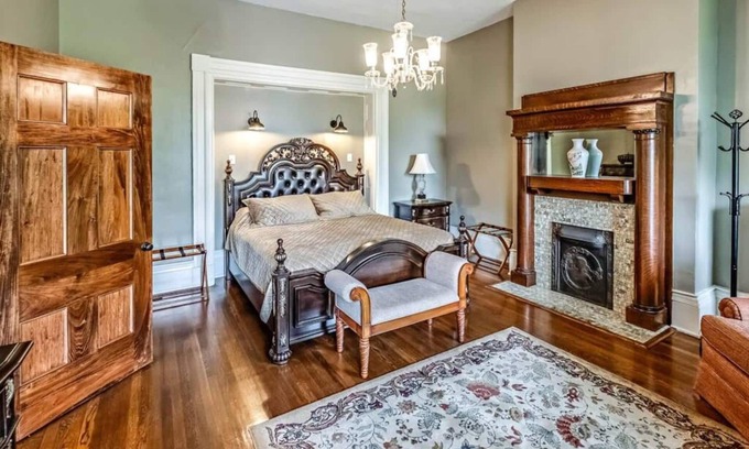 Tazewell Maison | The Litz Mansion Room #3 - The Jack May Room