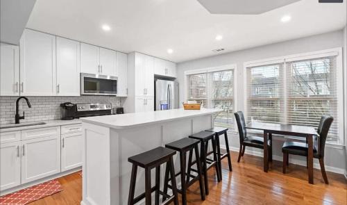 Columbia Heights Maison | District Townhome with Two Free Parkings #DCottage