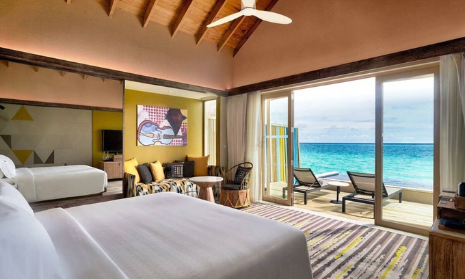 Farukolhufushi Island Hôtel | Dive into Music: Overwater Villas & Underwater Tunes Await You!