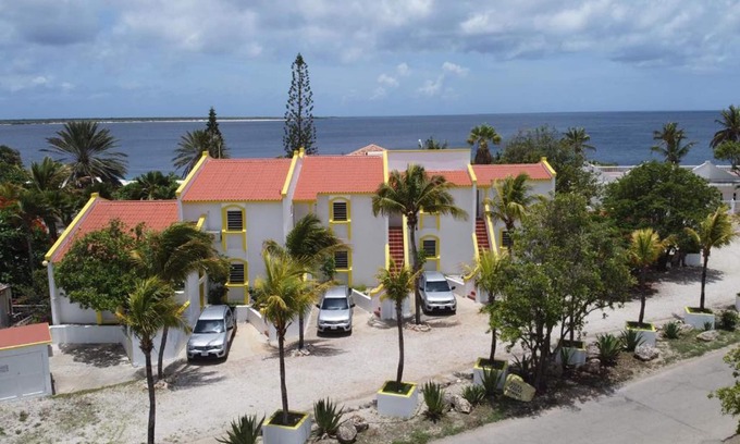 Hato Appartement | Divers Paradise Bonaire – Only Full A/C Apt for 5 – Gear Storage & Rinse Tank