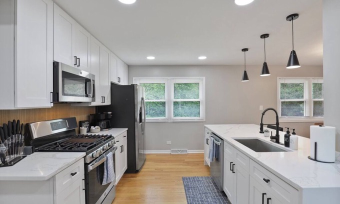Darien Maison | Divine - 3 King Beds!
