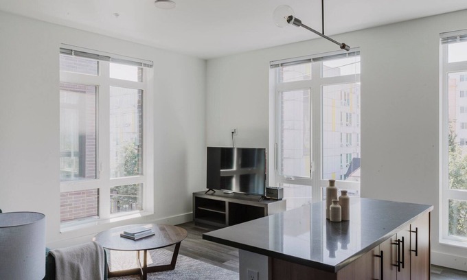 Squire Park Appartement | Divine First Hill 1BR w/ Fitness Center & W/D, by Blueground