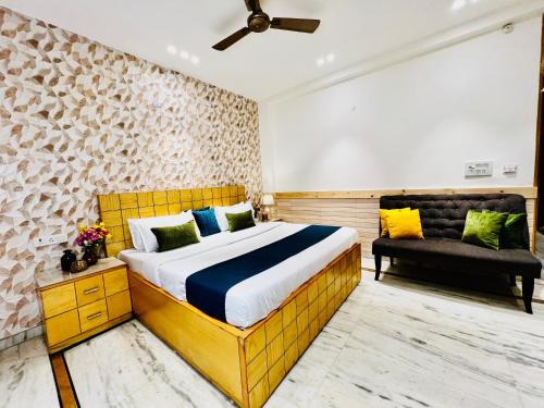 New Delhi Hôtel | Divine Inn Hotel Near Rajouri Garden Main Market