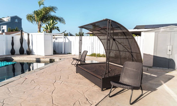 Otay Mesa West Maison | Divine Light Pool House | 4 BD | Modern
