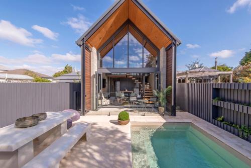 Saint Albans Maison | Divine on Derby - Christchurch Holiday Home