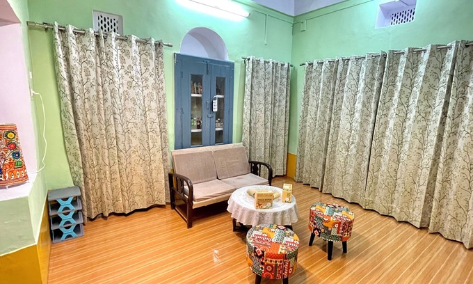 Mathura Maison | Divine Stay - Facing Krishna Janmabhoomi Temple, Mathura/Vrindavan - Sleeps 2-6