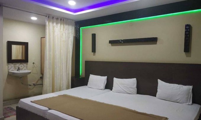 Hyderabad Appartement | DIVYA LODGE HOTELS ROOMS NSR HOTELS SERVICES COMPANY NSR TOURSIM TOURS TRAVELLIN