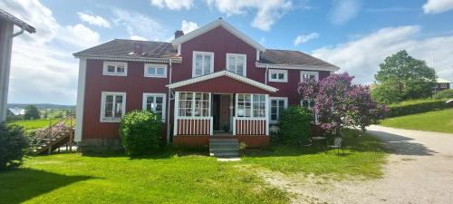 Jattendal Maison | Djurstagården Hälsingegård