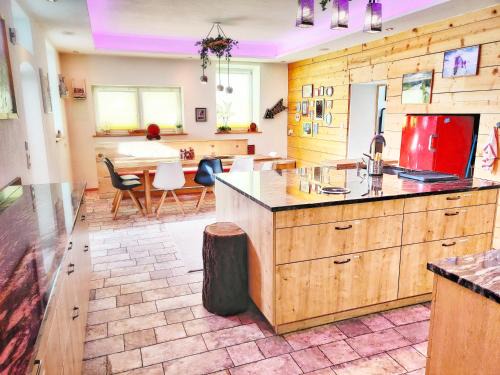 Medraz Appartement | DMG - 'Large, Luxurious Ground Floor' Apartment