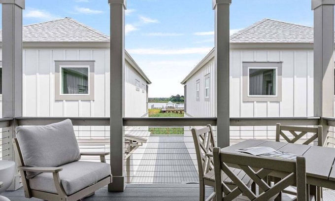 Georgetown Maison | Dock and Dwell at the Winyah Bay Club, Pool, Outdoor Lounge/Grill and Boat Slip included!