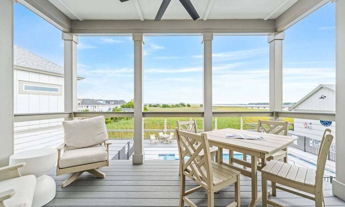 Georgetown Maison | Dock and Dwell at the Winyah Bay Club, Pool, Outdoor Lounge/Grill and Boat Slip included!