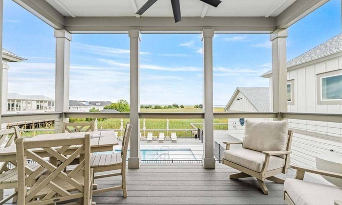 Georgetown Maison | Dock and Dwell at the Winyah Bay Club, Pool, Outdoor Lounge/Grill and Boat Slip included!