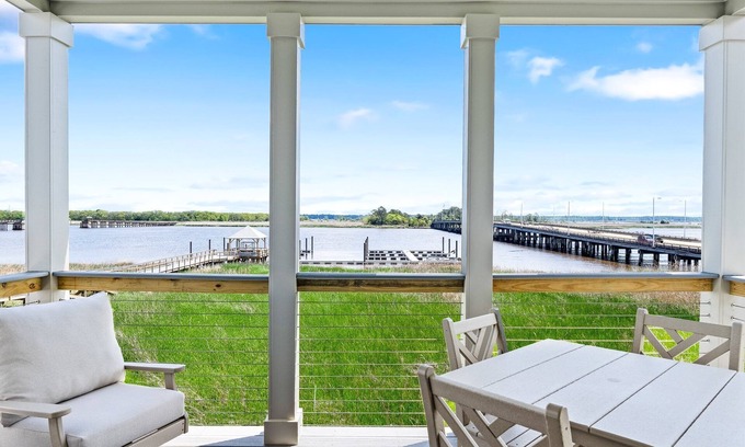 Georgetown Maison | Dock and Dwell at the Winyah Bay Club, Pool, Outdoor Lounge/Grill and Boat Slip included!