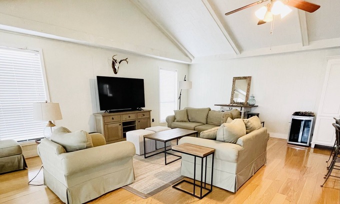 Ventress Maison | Dock Holiday, 5 bdrm/4 bath Lake House