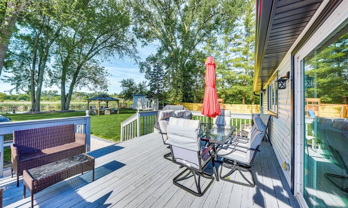 Antioch Maison | Lakefront Antioch Home w/ Dock, Kayaks & Game Room