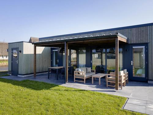 Delfstrahuizen Maison | Docklodge at Frisian Lakes with Private Mooring