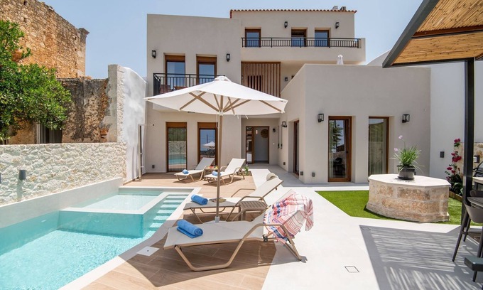 Melidoni Villa | New stylish villa with heated pool & jacuzzi!