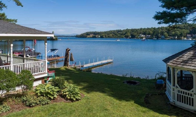 Lochmere Maison | Dog, boat, and family friendly house with private dock on Lake Winnisquam