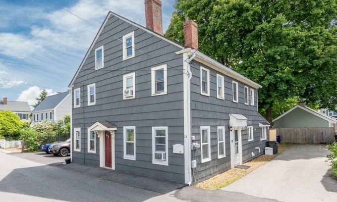 Newburyport Maison | Dog Daze 2- South End Newburyport 30 day rental