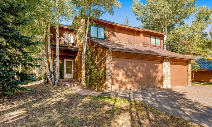 Frisco Maison | Dog & Family-Friendly Home with Firepit, Deck, Fireplace, W/D, & Free WiFi
