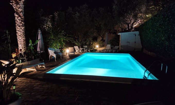 Torrevecchia Teatina Maison | Dog Friendly Apartment in Villa with Pool and Dog Area