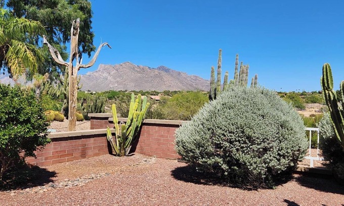 The Bluffs Maison | Dog-friendly 3-bedroom unit near Tucson National Golf Course
