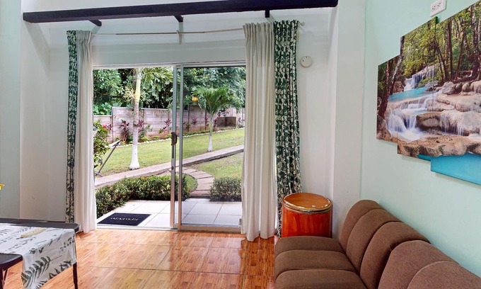 Tarcoles Lit Et Petit-Déjeuner | Dog-friendly 4-villa complex near beach with outdoor pool, community kitchen, AC