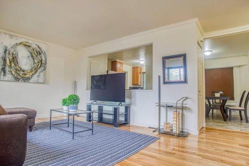 Lamar Heights Area Maison | Dog Friendly 4BR2B Movie Area Denver Boulder
