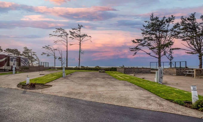 Agate Beach Location De VR | Available with 50AMP, 30AMP, Water / Sewer hook up's, WiFi