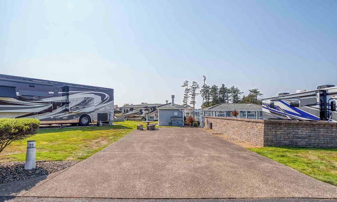 Agate Beach Location De VR | Available with 50AMP, 30AMP, Water / Sewer hook up's, WiFi