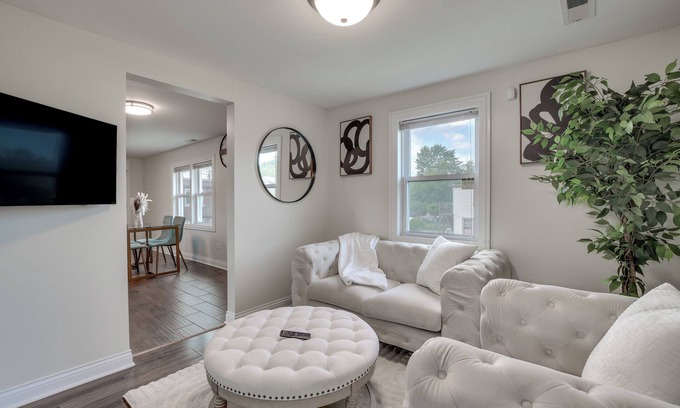 Blue Island Appartement | Dog-Friendly Blue Island Apt w/ Backyard!