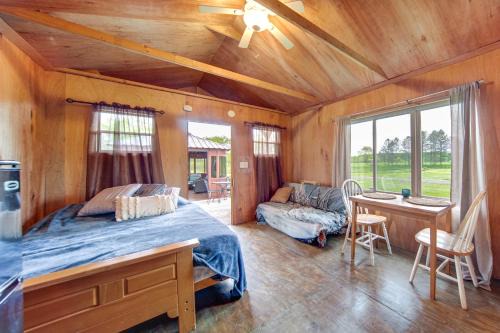 Westford Appartement | Dog-Friendly Cabin Near Pymatuning Lake!