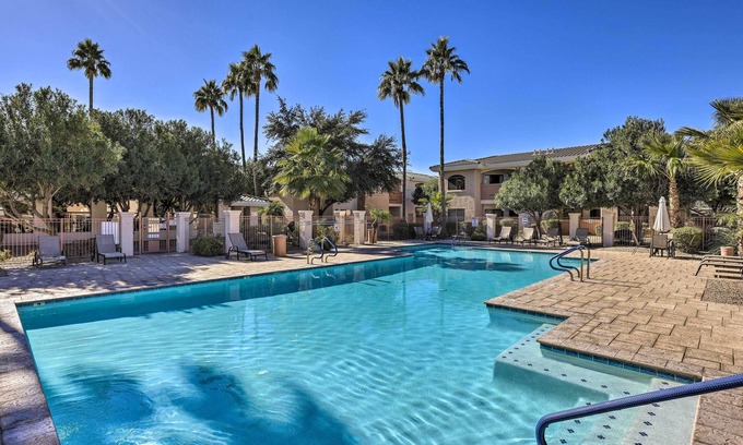 Maryvale Village Copropriété | Dog-Friendly Condo w/ Pool & Hot Tub in Phoenix
