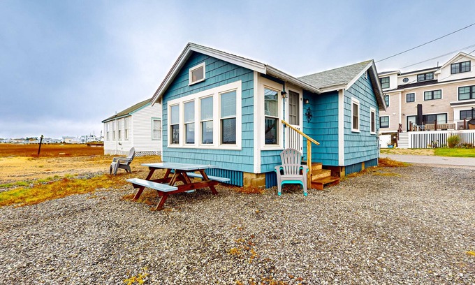 Wells Beach Cottage | Cottage chien-friendly w / incroyable coucher de soleil, en face de la plage!