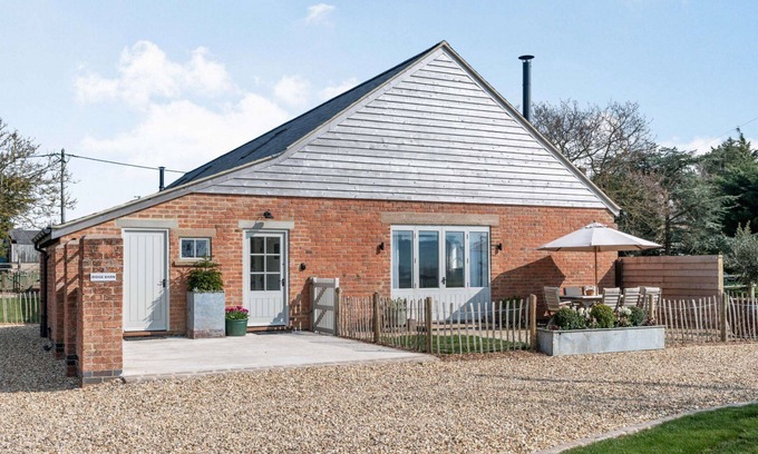 Shipston on Stour Maison | Dog friendly holiday home with superb garden and rural location - Ridge Barn