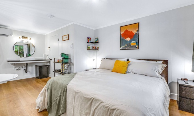 Quilcene Appartement | Dog-friendly hiker's studio with mountain views & fast WiFi - close to hiking
